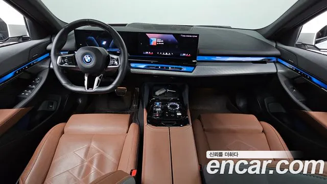 BMW i5 — интерьер