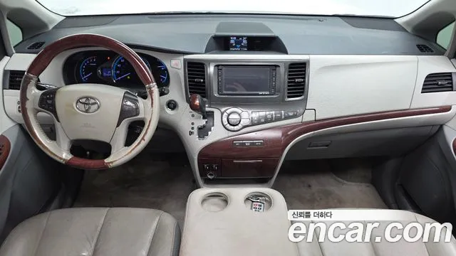 Toyota Sienna — интерьер