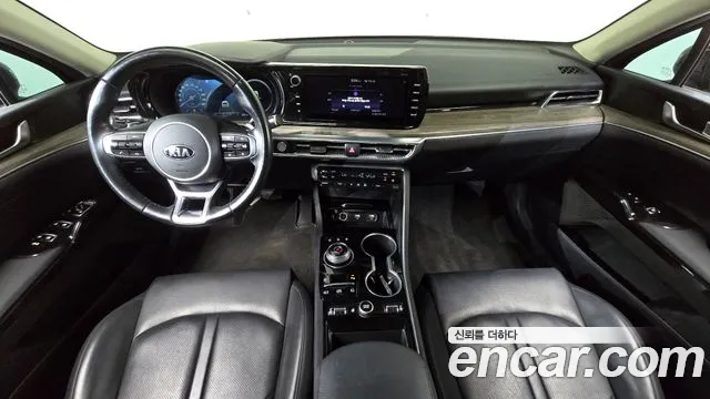 Kia K5 — интерьер