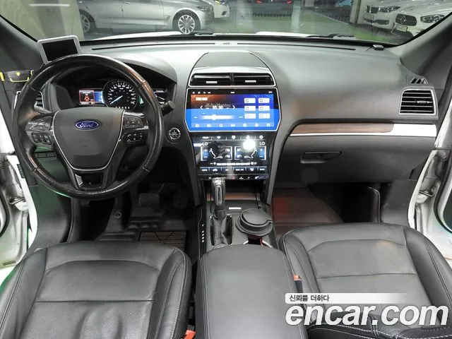 Ford Explorer — интерьер
