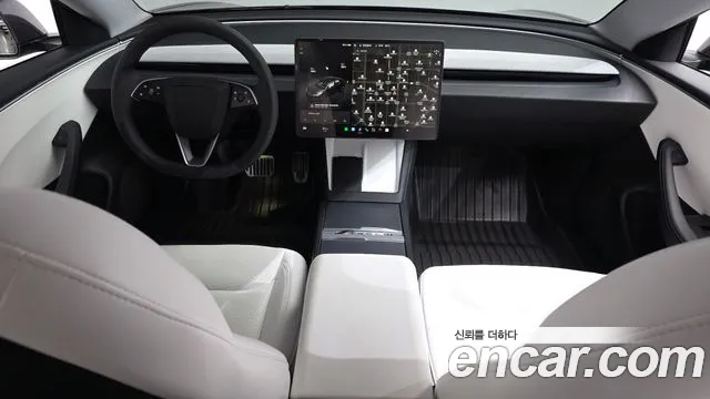 Tesla Model 3 — интерьер