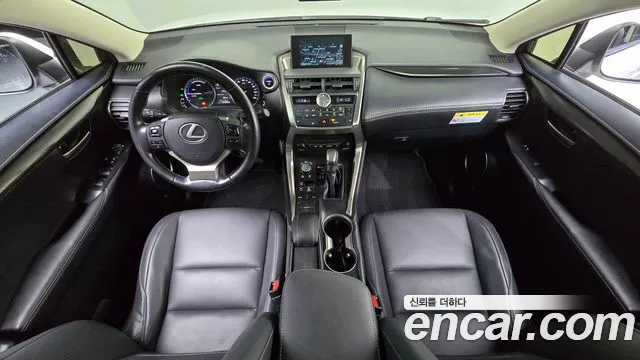 Lexus NX — интерьер