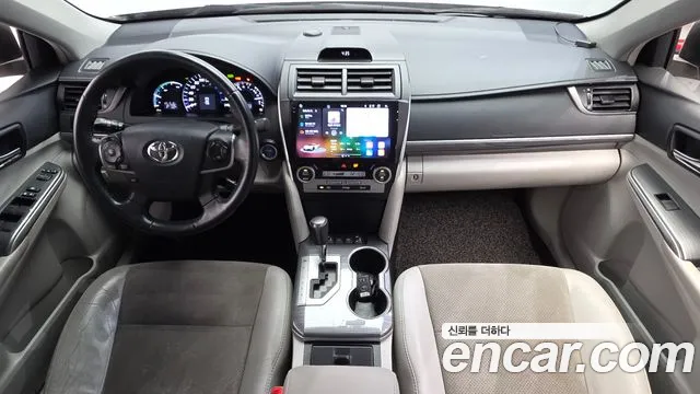 Toyota Camry — интерьер