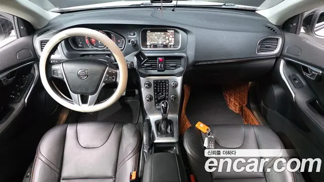 Volvo V40 — интерьер