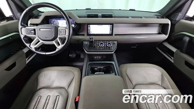 Land Rover Defender — интерьер