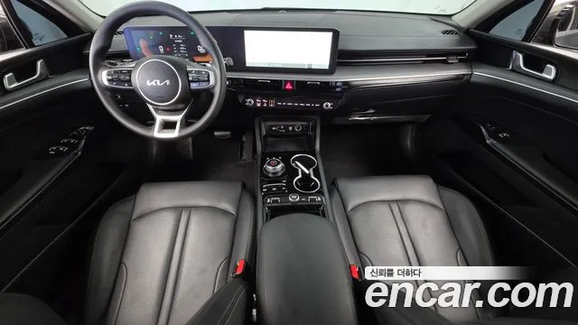Kia K5 — интерьер