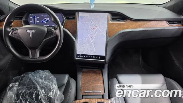 Tesla Model S — интерьер