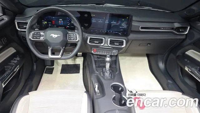 Ford Mustang — интерьер