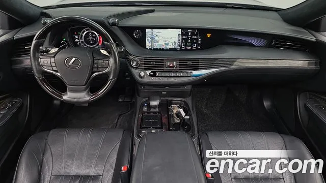 Lexus LS — интерьер