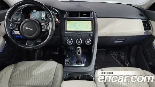Jaguar E-Pace — интерьер