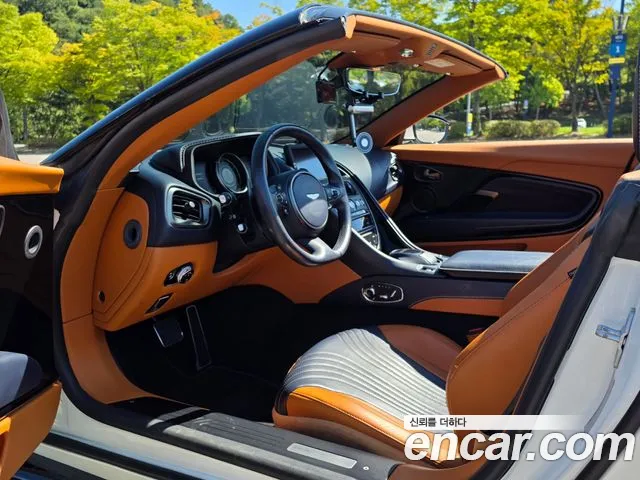 Aston Martin DB11 — интерьер