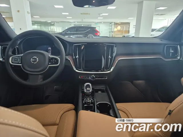 Volvo V60 — интерьер