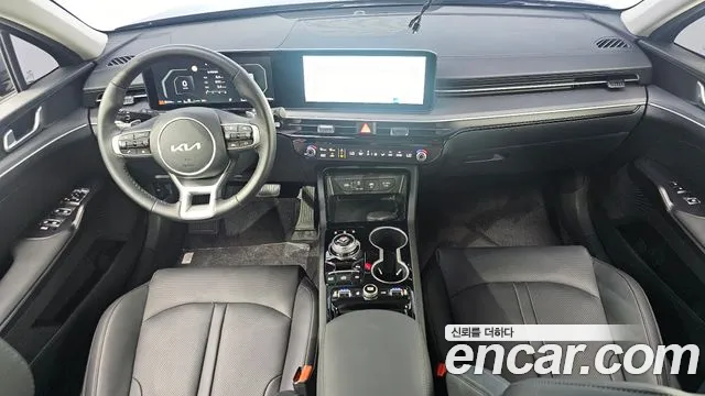 Kia K5 — интерьер