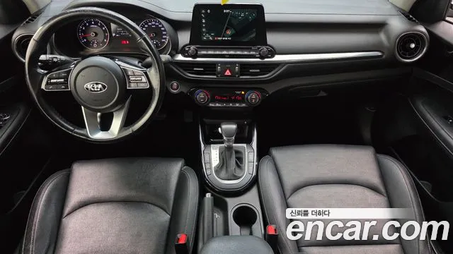 Kia K3 — интерьер