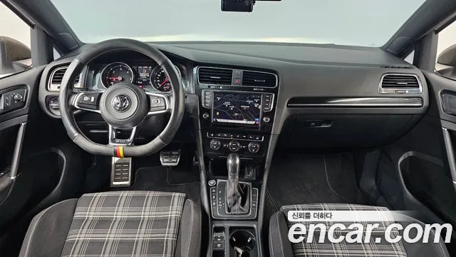 Volkswagen Golf — интерьер
