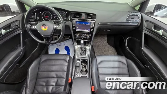 Volkswagen Golf — интерьер