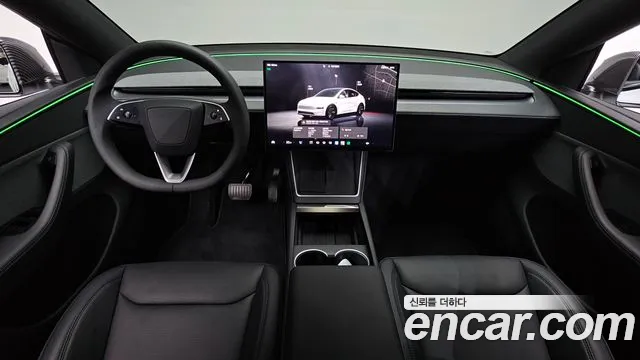 Tesla Model Y — интерьер