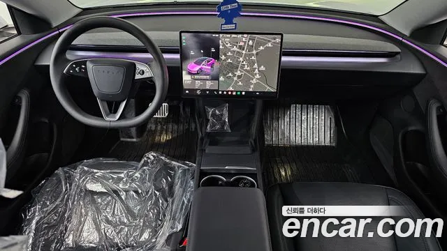 Tesla Model 3 — интерьер