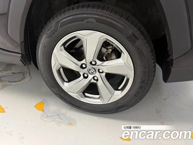 Toyota RAV4 — интерьер