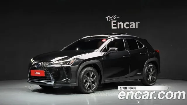 Lexus UX — экстерьер