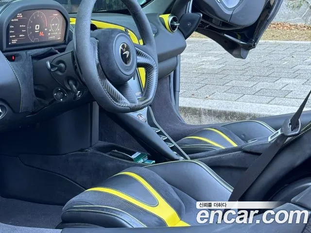 McLaren 720S — интерьер