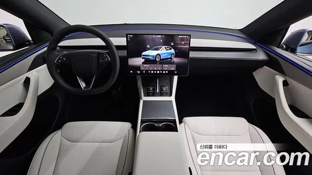 Tesla Model Y — интерьер