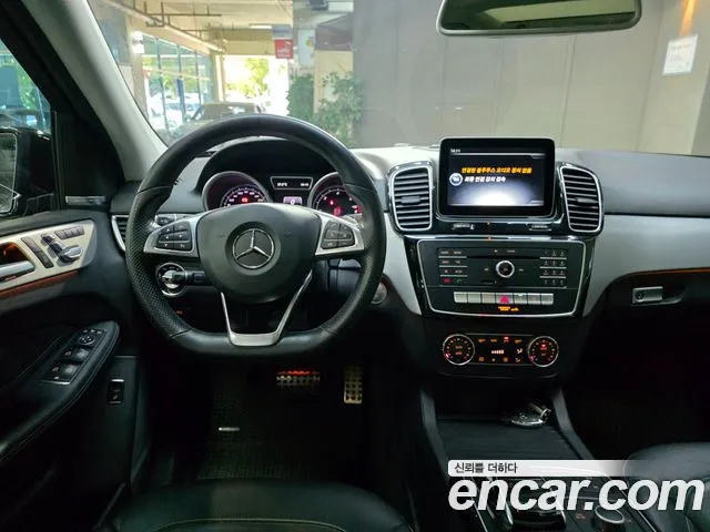 Mercedes-Benz GLE-класс — интерьер