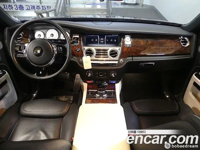 Rolls-Royce Ghost — интерьер
