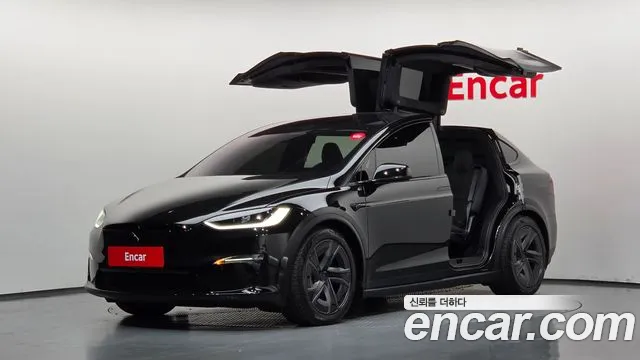 Tesla Model X — экстерьер