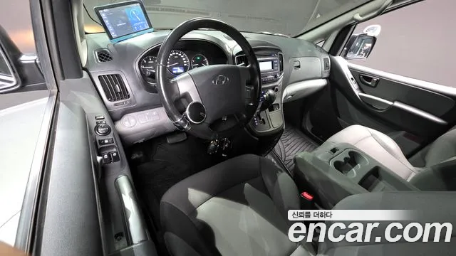 Hyundai Starex — интерьер