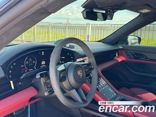 Porsche Taycan — интерьер
