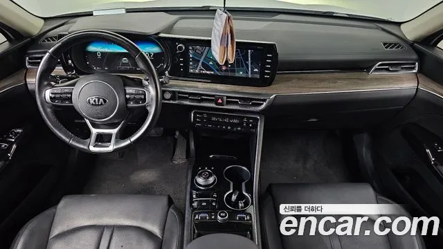Kia K5 — интерьер