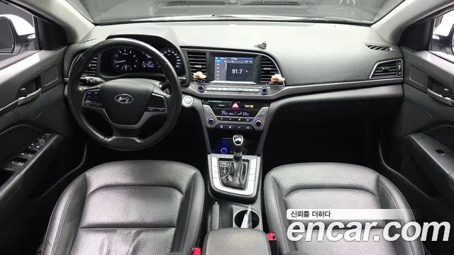 Hyundai Elantra — интерьер