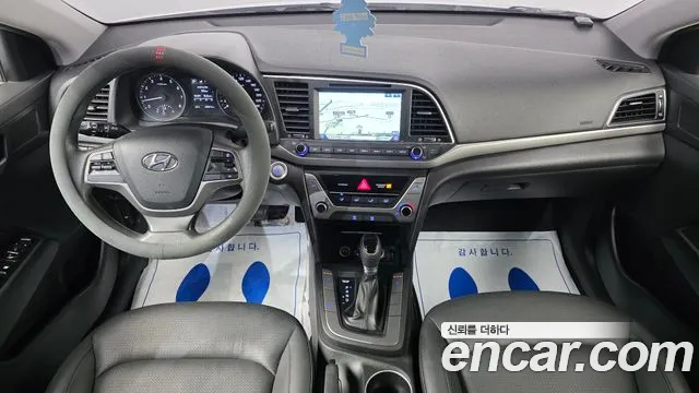 Hyundai Elantra — интерьер