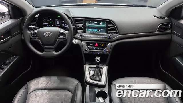 Hyundai Elantra — интерьер