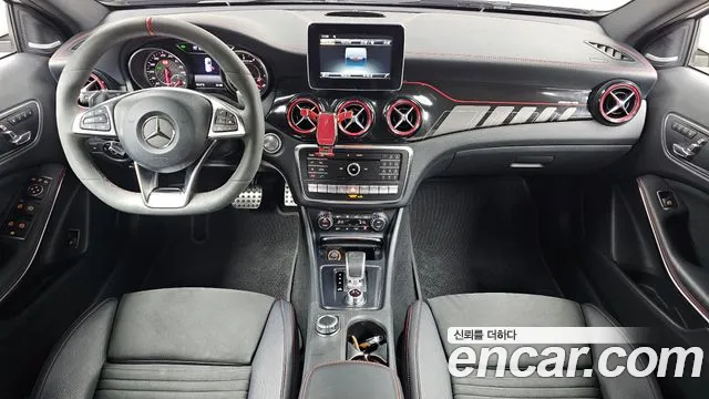 Mercedes-Benz GLA-класс — интерьер