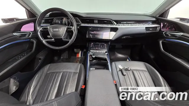 Audi e-tron — интерьер