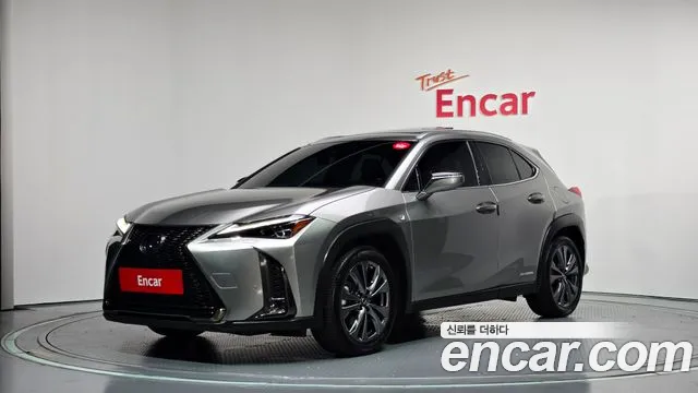 Lexus UX — экстерьер