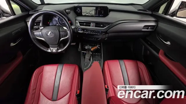 Lexus UX — интерьер