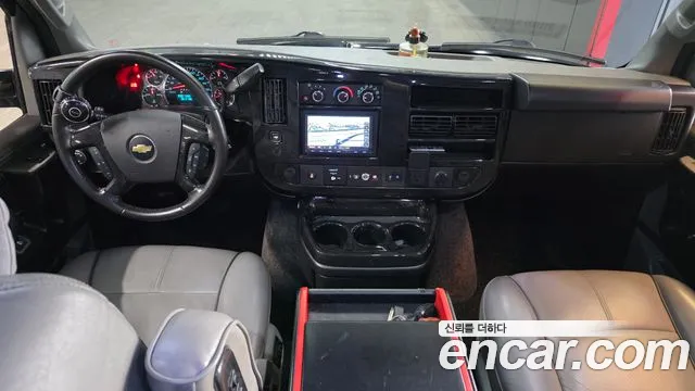 Chevrolet Express Van — интерьер
