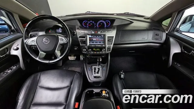 KG Mobility Korando — интерьер
