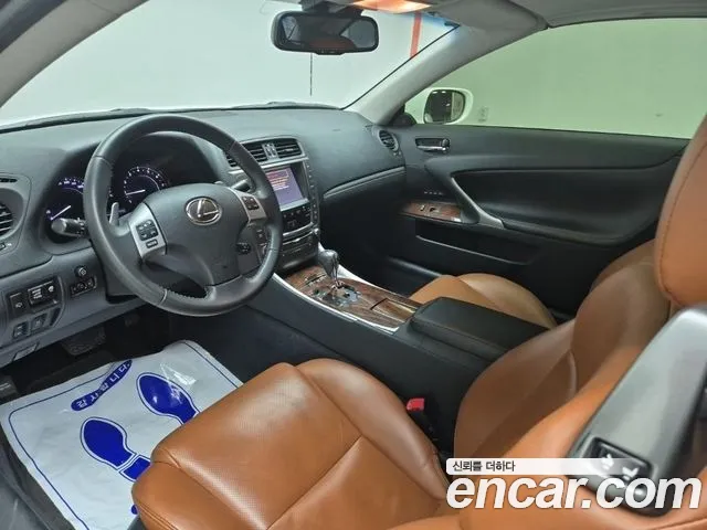 Lexus IS — интерьер