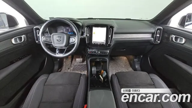 Volvo XC40 — интерьер