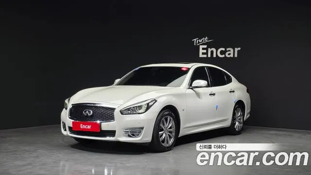 Infiniti Q70