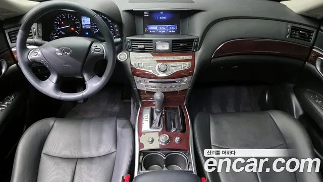 Infiniti Q70 — интерьер