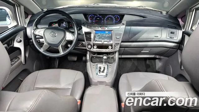 KG Mobility Korando — интерьер