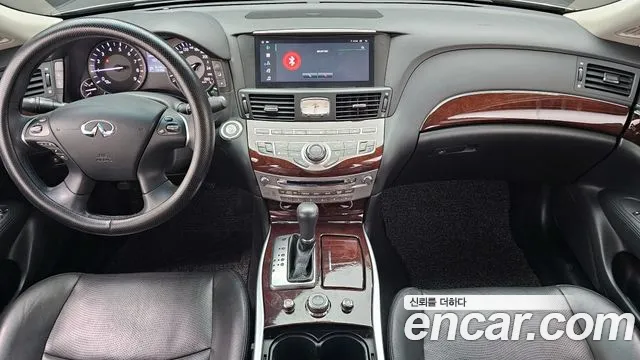 Infiniti Q70 — интерьер