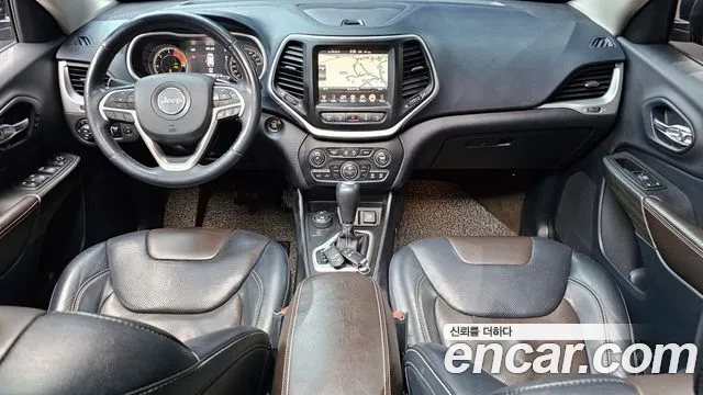 Jeep Cherokee — интерьер