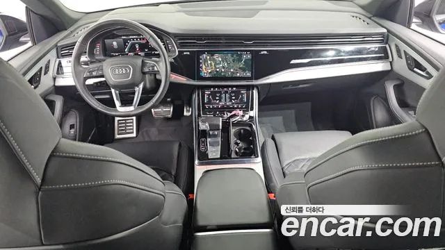 Audi Q8 — интерьер