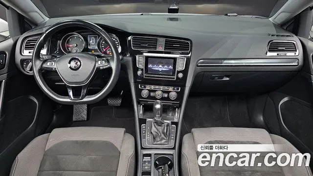 Volkswagen Golf — интерьер